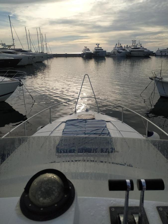 Ferretti 36 ' Bateau A Quai Vieux-Port Cannes Festival La Croisette Exterior foto