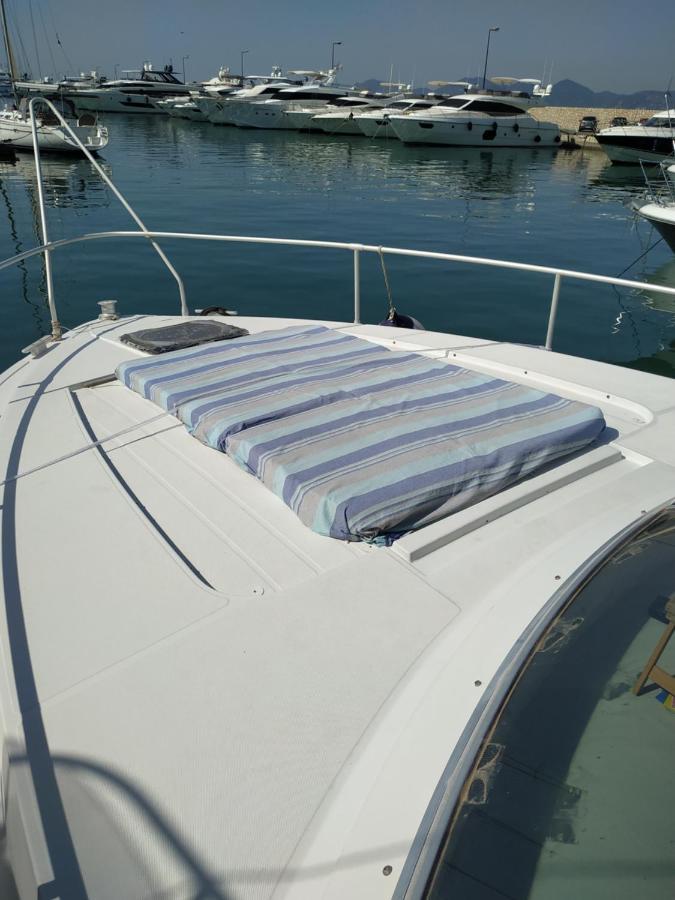 Ferretti 36 ' Bateau A Quai Vieux-Port Cannes Festival La Croisette Exterior foto